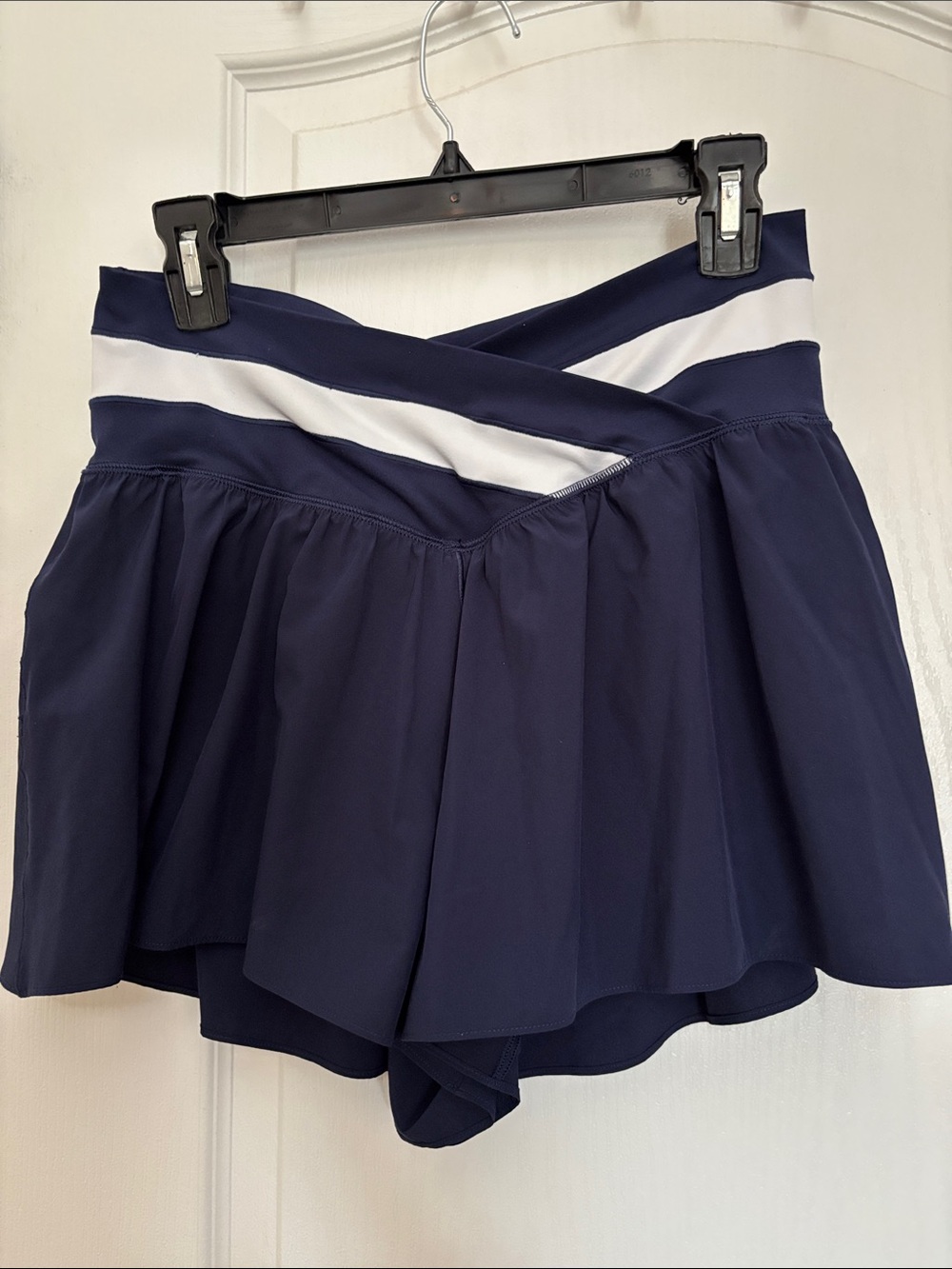 OFFLINE By Aerie Blue/White Crossover Flowy Short Sz Large